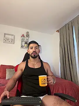 Ezzio Scolaro online show from April 3, 9:46 pm