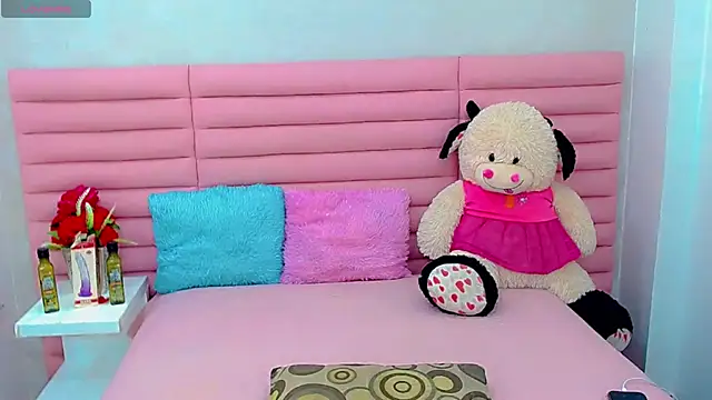 miss dania75 online show from May 14, 5:03 am