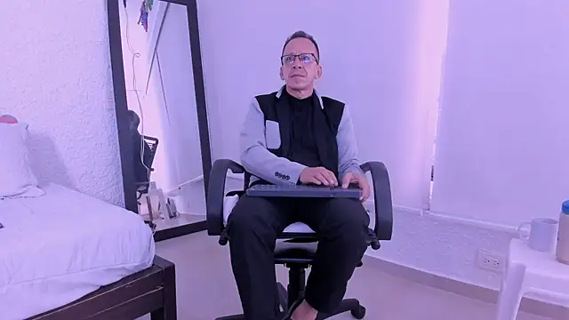  axelking  online show from March 2, 11:39 am