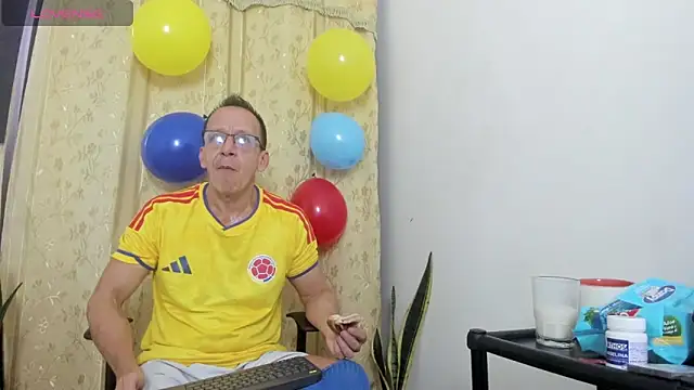  axelking  online show from June 17, 11:45 am