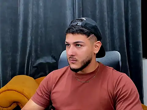 Snapshot of jasonshaw25 chatting on December 22, 5:43 pm jasonshaw25 online show from December 22, 5:43 pm