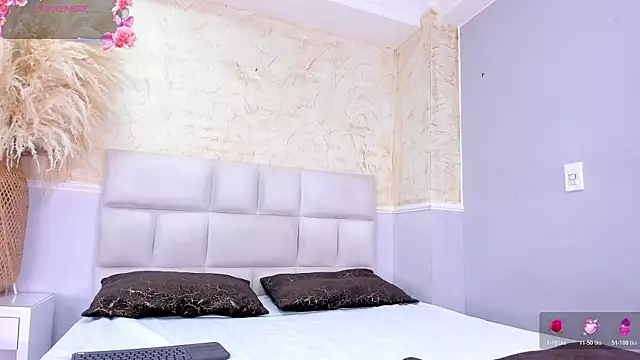 Snapshot of ScarletEvanss_ chatting on December 21, 12:01 pm ScarletEvanss online show from December 21, 12:01 pm