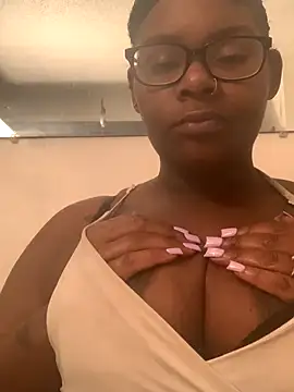 Snapshot of ThickChick94 chatting on October 18, 6:58 am ThickChick94 online show from October 18, 6:58 am