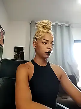 Helenoir online show from April 15, 2:13 pm