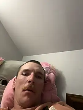 Snapshot of AverageMaleJay chatting on October 6, 10:18 pm AverageMaleJay online show from October 6, 10:18 pm