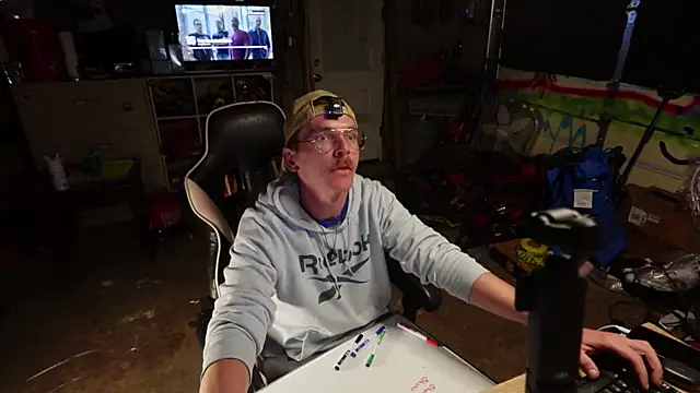 Snapshot of AverageMaleJay chatting on November 4, 1:48 am AverageMaleJay online show from November 4, 1:48 am