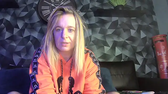 Snapshot of Delichieuse5 chatting on November 29, 9:07 pm Delichieuse5 online show from November 29, 9:07 pm