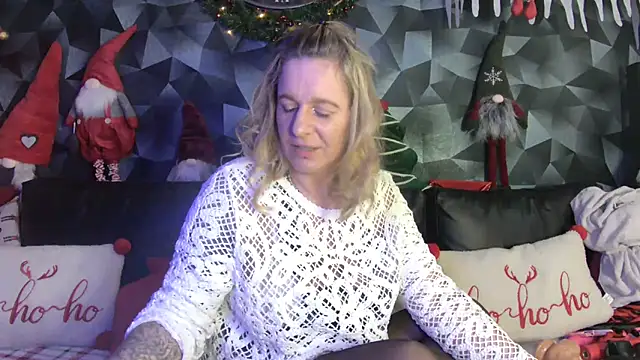 Snapshot of Delichieuse5 chatting on December 13, 8:25 pm Delichieuse5 online show from December 13, 8:25 pm