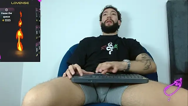 angel kyrozz online show from December 15, 7:07 pm