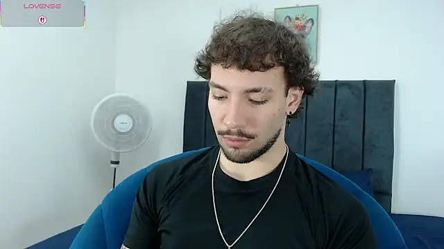 angel kyrozz online show from February 2, 7:01 pm