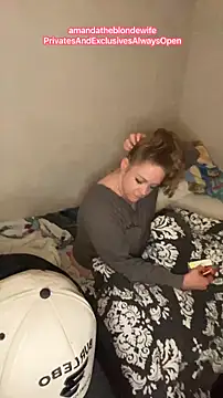 amandatheblondewife online show from April 10, 7:13 am