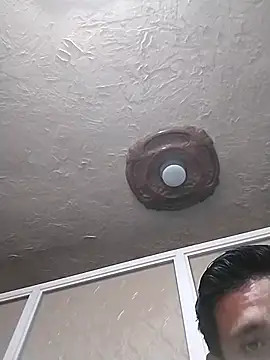 Snapshot of veintitres23 chatting on November 9, 5:06 am veintitres23 online show from November 9, 5:06 am