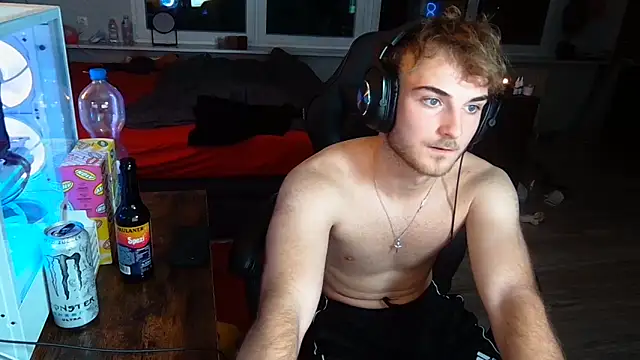 WolkenJunge2006 online show from October 5, 6:50 pm