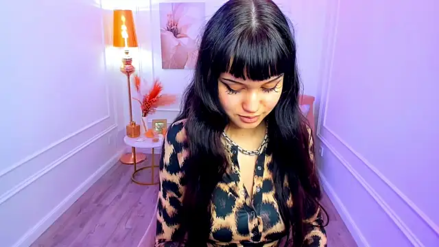 TiffanyYounge online show from April 7, 12:16 pm