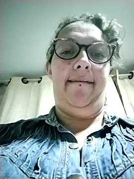 Snapshot of -saraqueen- chatting on November 14, 2:10 am -saraqueen- online show from November 14, 2:10 am