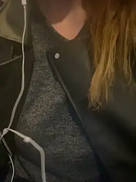 Snapshot of melisss2 chatting on November 27, 2:30 pm melisss2 online show from November 27, 2:30 pm