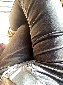 Snapshot of melisss2 chatting on November 28, 8:06 am melisss2 online show from November 28, 8:06 am