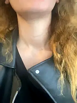 Snapshot of melisss2 chatting on December 2, 7:47 am melisss2 online show from December 2, 7:47 am