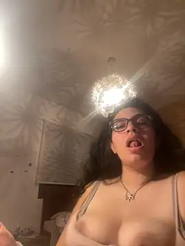 Snapshot of luciamaria01 chatting on October 7, 4:15 pm luciamaria01 online show from October 7, 4:15 pm