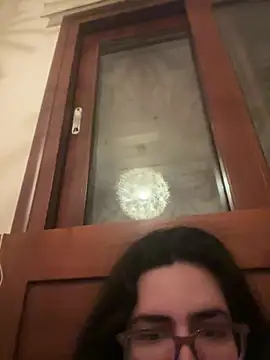 Snapshot of luciamaria01 chatting on May 17, 9:55 pm luciamaria01 online show from May 17, 9:55 pm