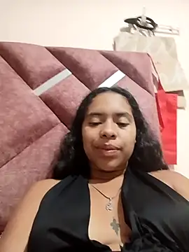 Snapshot of Amayavaldes chatting on November 13, 3:27 am Amayavaldes online show from November 13, 3:27 am