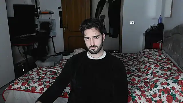 Snapshot of Al3xox02 chatting on January 5, 6:44 pm Al3xox02 online show from January 5, 6:44 pm