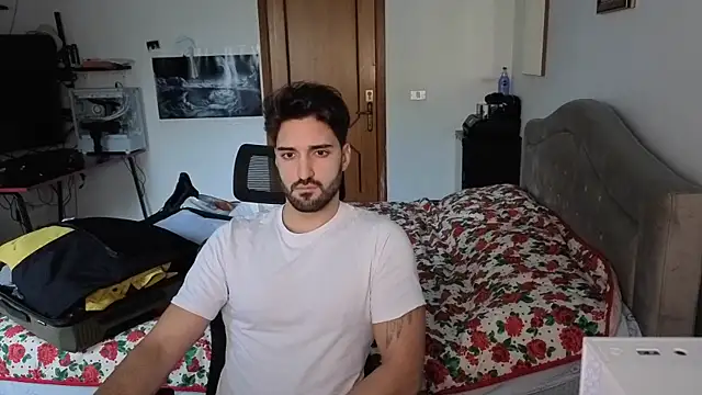 Snapshot of Al3xox02 chatting on January 10, 2:52 pm Al3xox02 online show from January 10, 2:52 pm