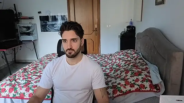 Snapshot of Al3xox02 chatting on January 11, 12:43 pm Al3xox02 online show from January 11, 12:43 pm