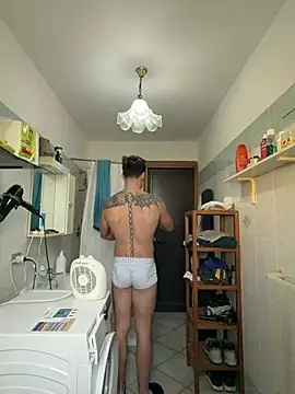 Snapshot of Al3xox02 chatting on January 13, 10:31 am Al3xox02 online show from January 13, 10:31 am