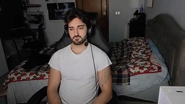 Snapshot of Al3xox02 chatting on January 13, 10:48 pm Al3xox02 online show from January 13, 10:48 pm