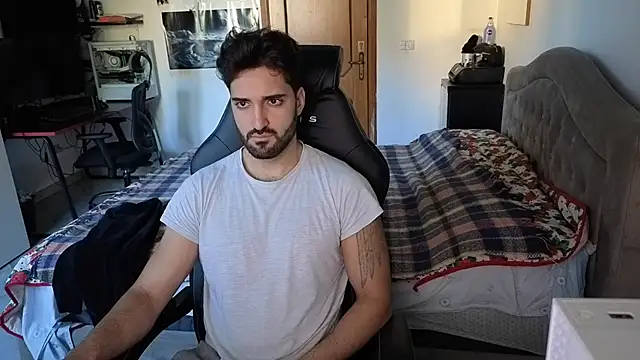 Snapshot of Al3xox02 chatting on January 14, 11:38 am Al3xox02 online show from January 14, 11:38 am