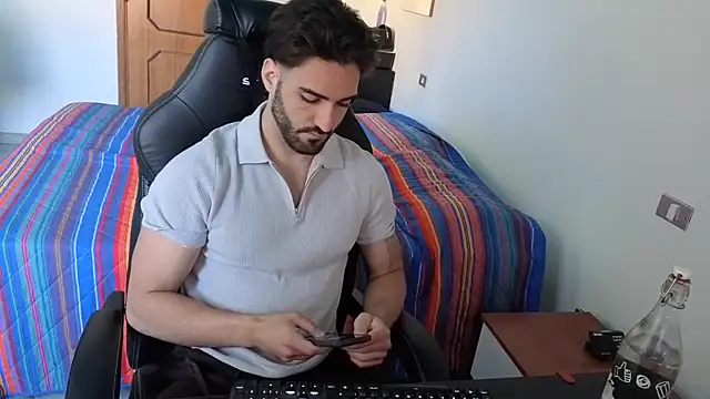 Al3xox02 online show from April 11, 11:58 am