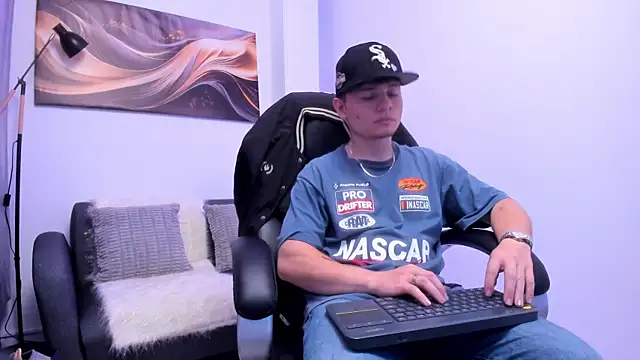 Leoo Miller online show from November 14, 4:00 am