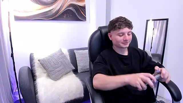 Leoo Miller online show from December 14, 4:18 am