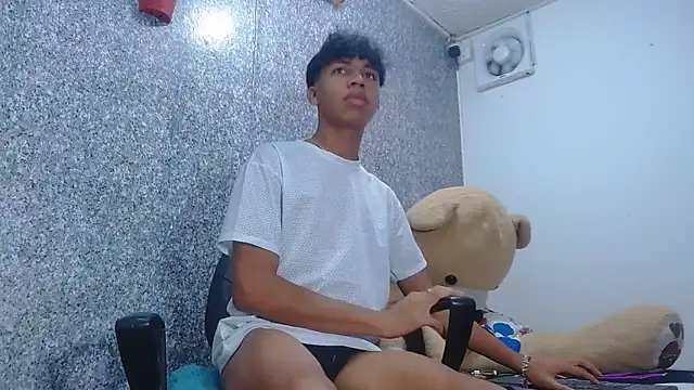 sexyboys cutex18 online show from April 10, 2:06 am