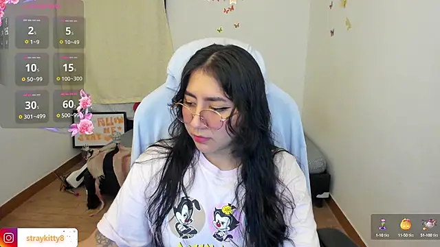 Snapshot of LoveLyy- chatting on October 10, 11:15 pm LoveLyy- online show from October 10, 11:15 pm