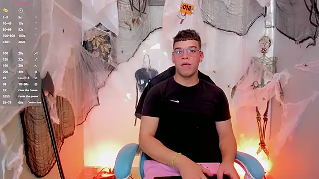 alex boyy online show from October 28, 6:54 pm