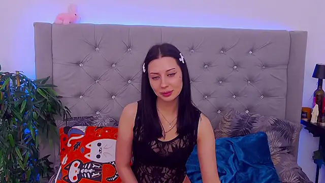 Snapshot of MaeAnna chatting on November 2, 4:37 am MaeAnna online show from November 2, 4:37 am