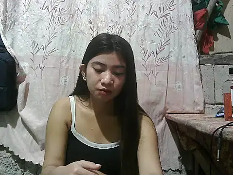 Snapshot of Hot_Lina31 chatting on October 15, 4:18 pm Hot Lina31 online show from October 15, 4:18 pm