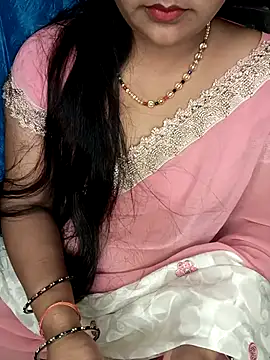 Snapshot of Rashmi_011 chatting on April 28, 11:43 pm Rashmi 011 online show from April 28, 11:43 pm