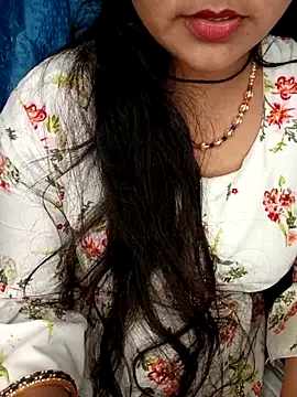 Snapshot of Rashmi_011 chatting on May 1, 3:27 pm Rashmi 011 online show from May 1, 3:27 pm