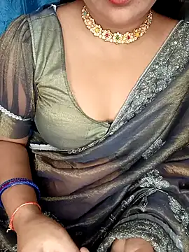 Snapshot of Rashmi_011 chatting on May 31, 12:41 am Rashmi 011 online show from May 31, 12:41 am