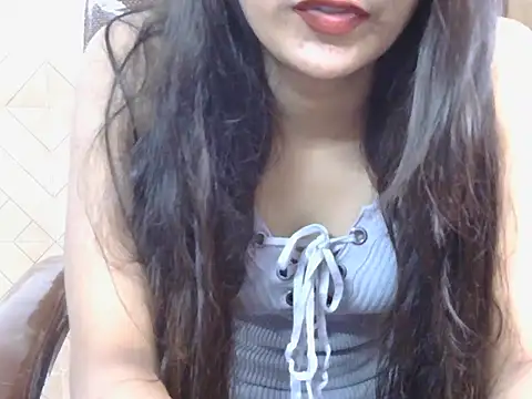 Snapshot of priti_singhaniya chatting on November 23, 6:57 am priti singhaniya online show from November 23, 6:57 am