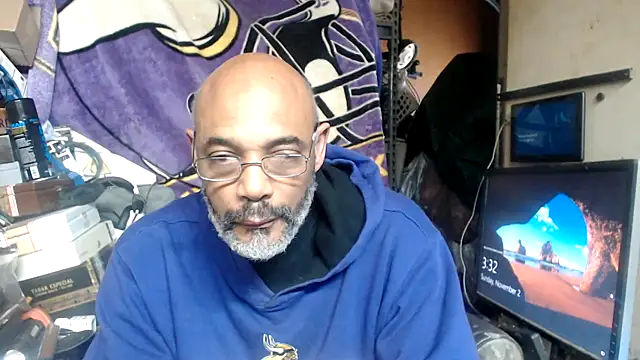 A CIGAR MAN online show from November 2, 8:33 pm