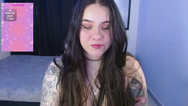 Snapshot of sky_myers_ chatting on November 18, 8:13 pm sky myers online show from November 18, 8:13 pm