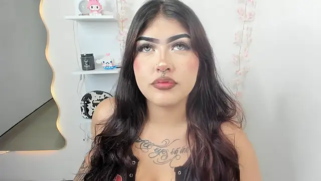 hollycute   online show from July 18, 10:57 pm