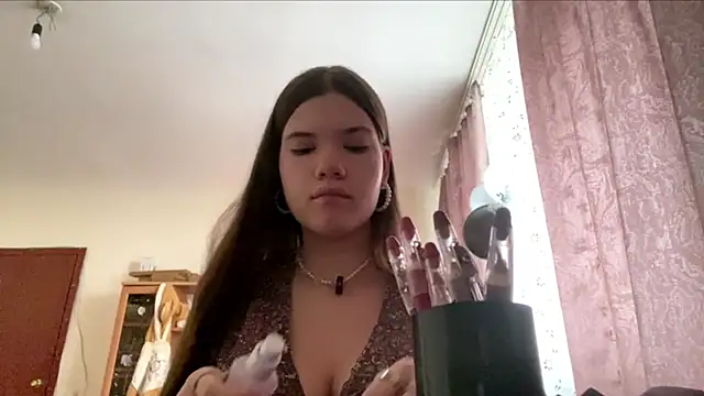 Snapshot of AlmetaBradicich chatting on October 7, 6:10 am AlmetaBradicich online show from October 7, 6:10 am