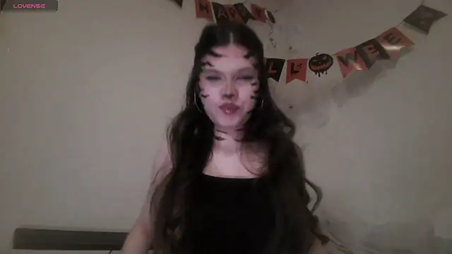 Snapshot of AlmetaBradicich chatting on October 31, 5:19 am AlmetaBradicich online show from October 31, 5:19 am