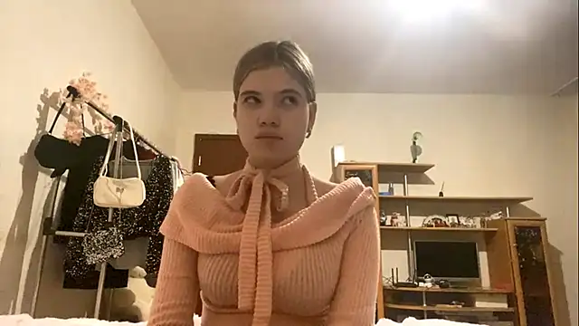 Snapshot of AlmetaBradicich chatting on December 4, 3:54 pm AlmetaBradicich online show from December 4, 3:54 pm