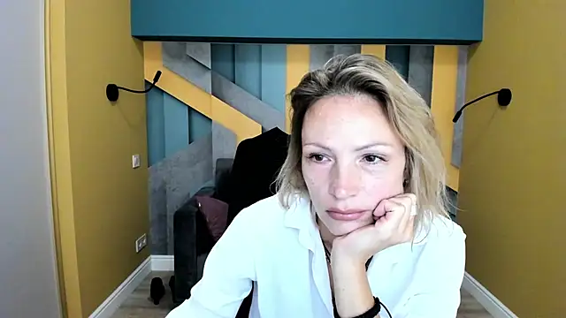 Snapshot of AlinaMoor chatting on October 8, 5:38 am AlinaMoor online show from October 8, 5:38 am